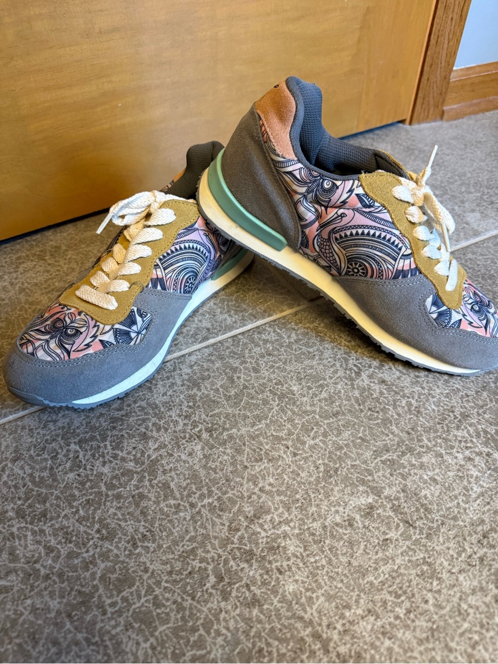 inkkas Gray and Pink Patterned Athletic Sneakers